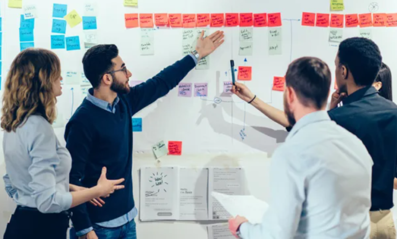 How A Change Management Keynote Speaker Helps Teams Adapt With Confidence?